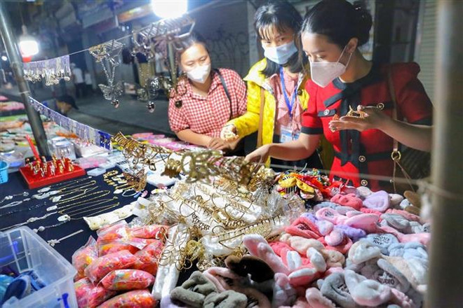 Прогулочное пространство вокруг озера Хоанкием «проснулось» ảnh 1 Прогулочное пространство вокруг озера Хоанкием «проснулось» ảnh 1