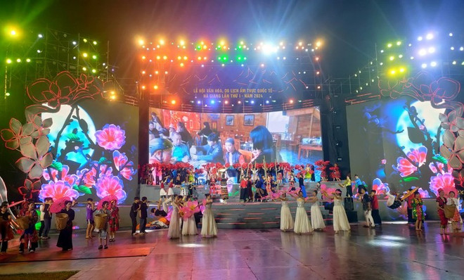 В провинции Хажанг открылся первый международный фестиваль культуры, туризма и кухни ảnh 2 В провинции Хажанг открылся первый международный фестиваль культуры, туризма и кухни ảnh 2