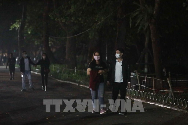 Вьетнам сэкономил электроэнергии на более чем 800 млн. донгов в “час Земли” ảnh 1 Вьетнам сэкономил электроэнергии на более чем 800 млн. донгов в “час Земли” ảnh 1