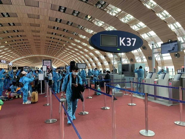 Около 280 вьетнамских граждан вылетели домой из Франции, Марокко и Чили ảnh 1 Около 280 вьетнамских граждан вылетели домой из Франции, Марокко и Чили ảnh 1