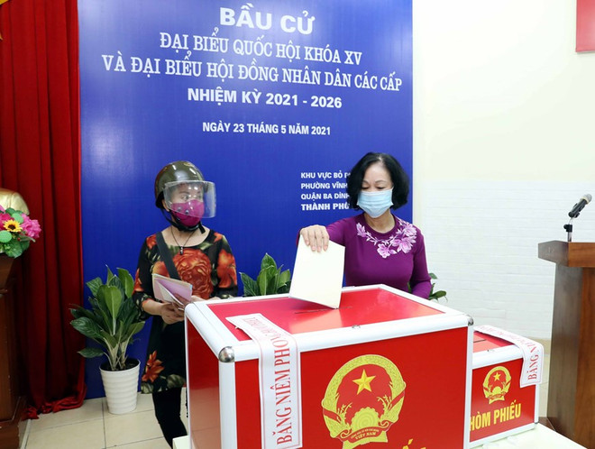 Избиратели по всей стране проголосовали ảnh 6 Избиратели по всей стране проголосовали ảnh 6