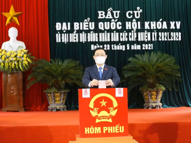 Избиратели по всей стране проголосовали ảnh 15
