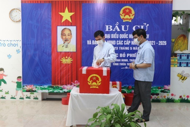 Избиратели по всей стране проголосовали ảnh 13