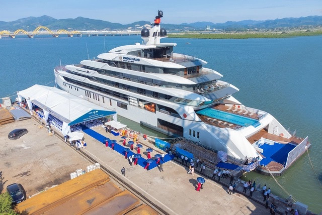 Передача «супер» ночного круизного лайнера в заливе Халонг ảnh 2