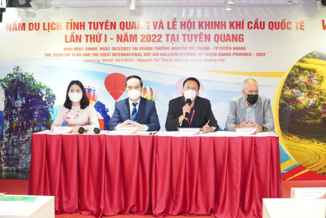 Vietjet сопровождает Международный фестиваль воздушных шаров 2022 года в Туенкуанге ảnh 1 Vietjet сопровождает Международный фестиваль воздушных шаров 2022 года в Туенкуанге ảnh 1