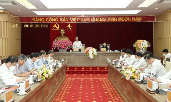 Виньфук должна активизировать изучение, выполнение резолюции XIII всевьетнамского съезда партии ảnh 1 Виньфук должна активизировать изучение, выполнение резолюции XIII всевьетнамского съезда партии ảnh 1