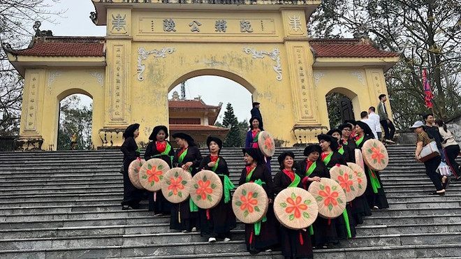 Фестиваль Лим – крупнейший фестиваль в районе Киньбак официально открылся ảnh 1