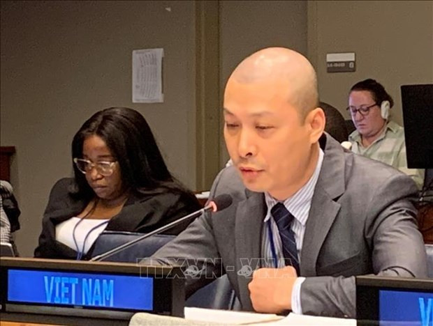 Вьетнам ставит людей в центр политики социально-экономического развития ảnh 2