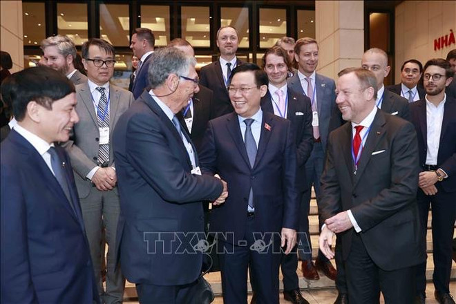 Председатель НС работал с бизнес-делегацией Делового совета ЕС-АСЕАН и EuroCham ảnh 1