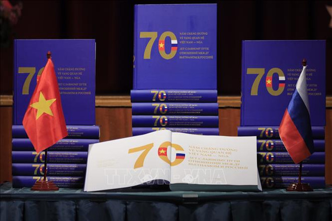 Москве состоялась презентация книги Посла Вьетнама в РФ «70 лет славному пути отношений между Вьетнамом и Россией» ảnh 2 Москве состоялась презентация книги Посла Вьетнама в РФ «70 лет славному пути отношений между Вьетнамом и Россией» ảnh 2