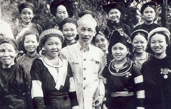 Открылась выставки «Простые, но благородные примеры» ảnh 1 Открылась выставки «Простые, но благородные примеры» ảnh 1