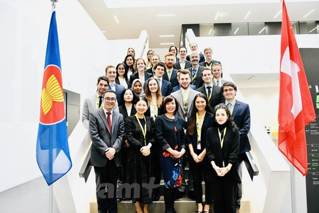 Вьетнам принимает участие в «Неделе семинаров на тему АСЕАН» в Швейцарии ảnh 1 Вьетнам принимает участие в «Неделе семинаров на тему АСЕАН» в Швейцарии ảnh 1