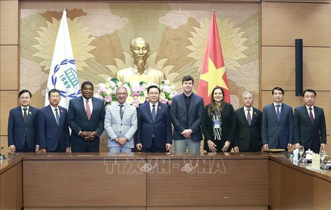 Председатель НC Выонг Динь Хюэ принял лидеров Всемирного парламентского союза ảnh 2 Председатель НC Выонг Динь Хюэ принял лидеров Всемирного парламентского союза ảnh 2