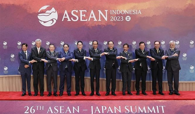 Премьер-министр Фам Минь Тьинь принял участие в конференциях АСЕАН с Китаем, Кореей и Японией ảnh 3 Премьер-министр Фам Минь Тьинь принял участие в конференциях АСЕАН с Китаем, Кореей и Японией ảnh 3