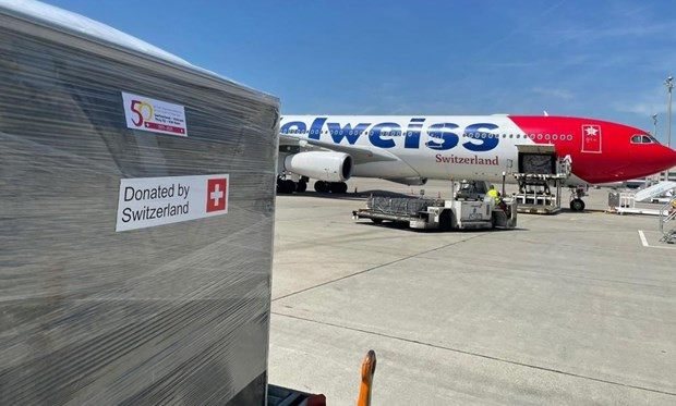 Швейцария передала Вьетнаму 13 тонн медикаментов ảnh 1 Швейцария передала Вьетнаму 13 тонн медикаментов ảnh 1