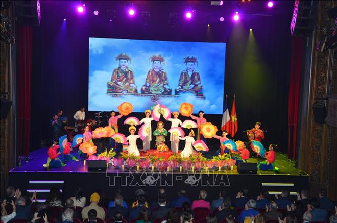 В Париже прошла художественная программа «Ночь вьетнамской культуры» ảnh 1 В Париже прошла художественная программа «Ночь вьетнамской культуры» ảnh 1
