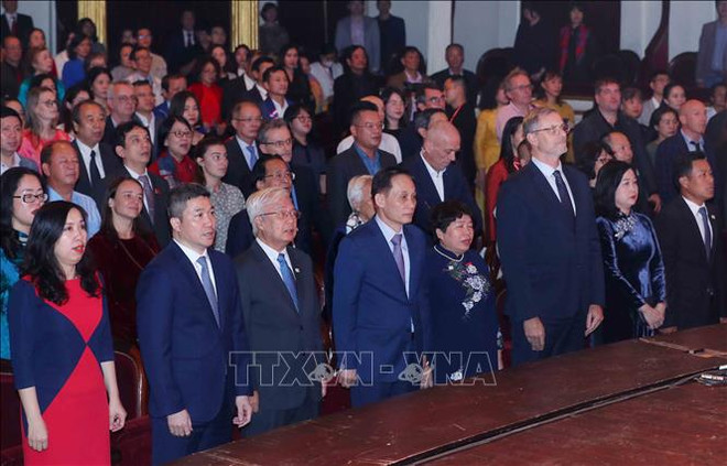 Состоялась церемония празднования 50-летия со дня установления дипломатических отношений между Вьетнамом и Францией ảnh 1 Состоялась церемония празднования 50-летия со дня установления дипломатических отношений между Вьетнамом и Францией ảnh 1