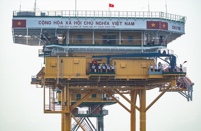 Платформа DK1 твердо стоит на волновом фронте ảnh 3