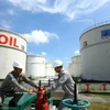 Эксплуатация системы снабжения нефтепродуктами на базе PV Oil Nhà Bè (город Хошимин), входящей в Вьетнамская национальная промышленно-энергетическая корпорация (Petrovietnam) — одного из крупнейших поставщиков нефтепродуктов на внутренний рынок. Фото: ВИА.