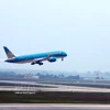 С апреля 2026 года, в целях проактивного реагирования на рост цен на топливо Jet A-1, вьетнамские авиакомпании должны скорректировать маршрутную сеть и объёмы предложения, чтобы обеспечить поддержание эксплуатации, а также сбалансировать эффективность хозяйственной деятельности. (Иллюстративное фото: ВИА.)