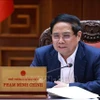 Премьер-министр Фам Минь Тьинь проводит заседание постоянно действующего состава Правительства с руководителями регионов по устранению трудностей и препятствий при реализации незавершённых проектов. (Фото: ВИА)