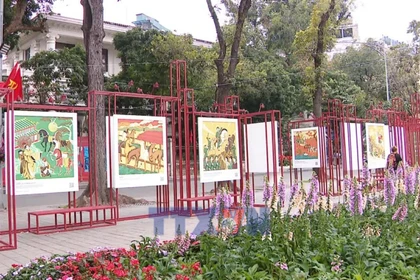 Выставка искусства, посвящённая году Лошади, привлекает посетителей в Ханое