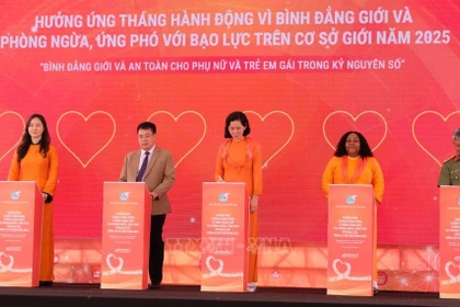 Делегаты провели церемонию подписания обязательств о совместных усилиях по продвижению гендерного равенства в цифровую эпоху. (Фото: ВИА)