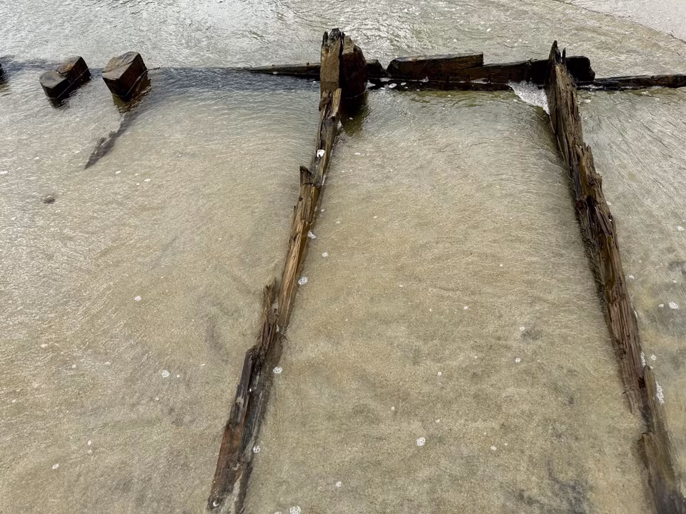 Перегородки внутри корпуса разделяют корабль на отдельные деревянные отсеки (Фото: ВИА)