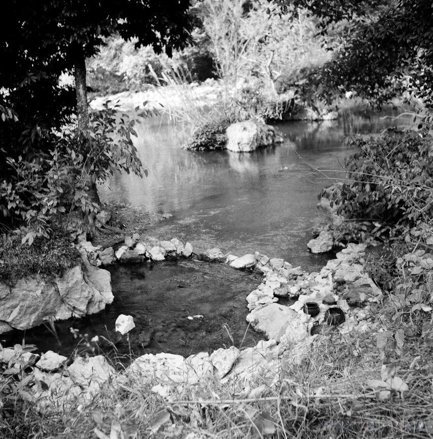 Президент Хо Ши Мин избрал Каобанг — регион, имеющий исключительно важное геополитическое, оборонное и стратегическое значение и богатые патриотические традиции — в качестве первой революционной базы. На фото: ручей Ленина, где Президент Хо Ши Мин часто готовил пищу в первые дни после возвращения на Родину в феврале 1941 года (Фото: ВИА)