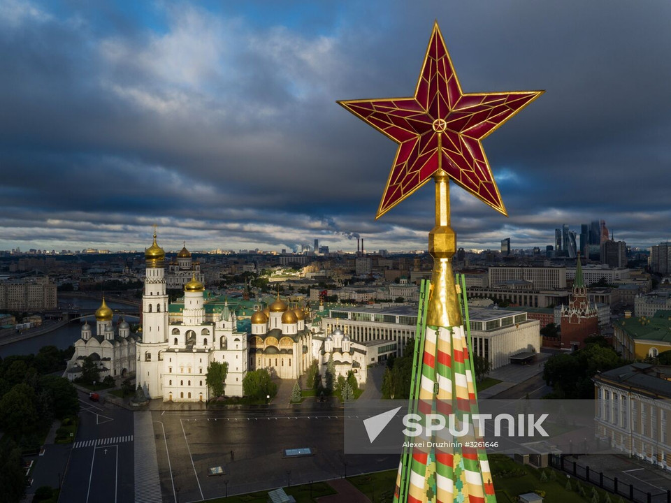 Звезда на Спасской башне Московского Кремля (Фото: Спутник)