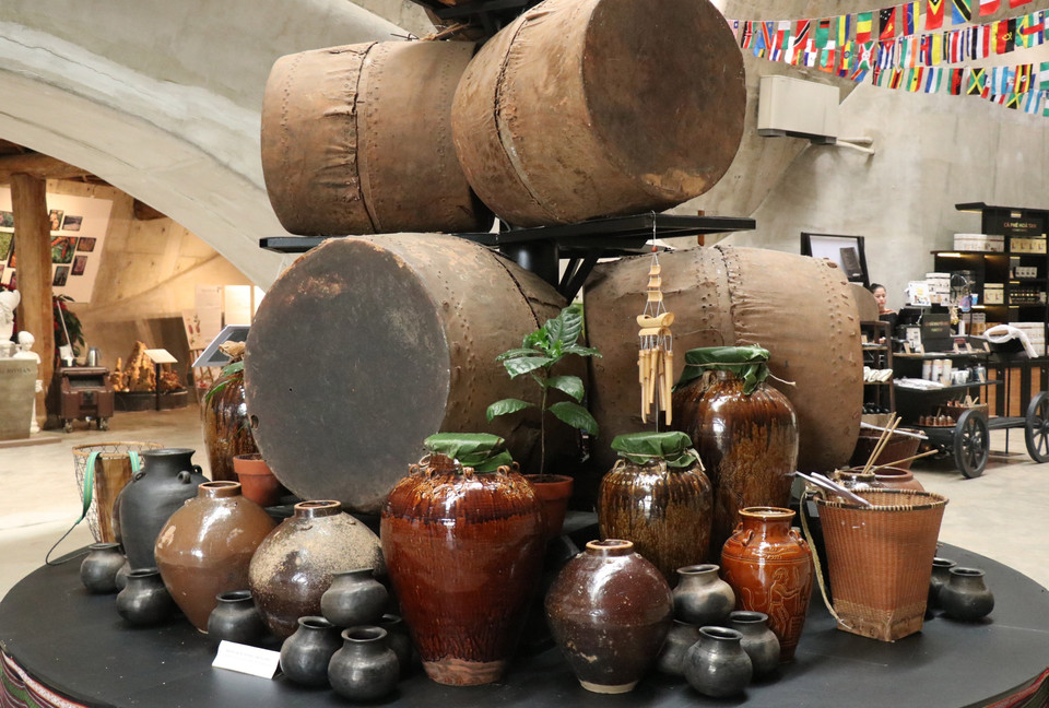 Коллекция кувшинов представлена ​​во Всемирном музее кофе (Даклак) для удобства посетителей, желающих познать мир (Фото: ВИА)