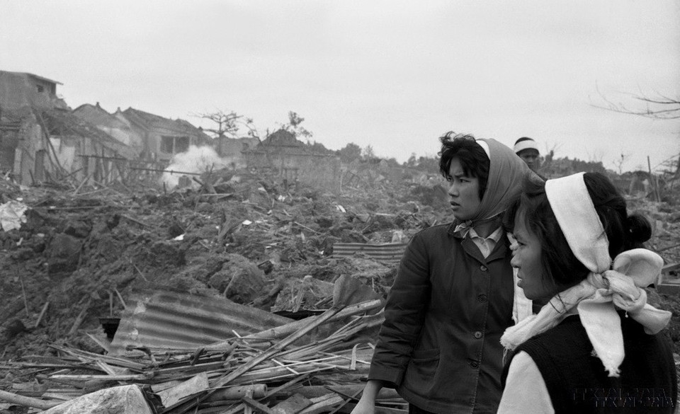 Улица Кхам-тхьен в районе Донгда Улица Кхам-тхьен в районе Донгда (Ханой), разрушенная бомбардировками американских самолётов B-52 (Фото: ВИА)