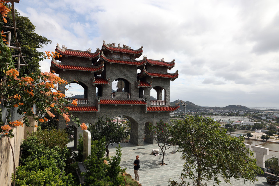 Умиротворённая атмосфера древней пагоды Чунгшон привлекает туристов и паломников (Фото: ВИА)