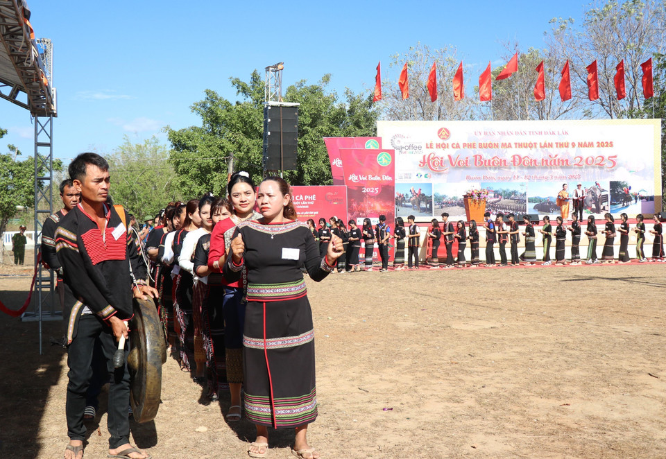 Звучание гонгов — это «голос» гор и лесов, своеобразный мост, соединяющий человека с духами во время обрядов и традиционных праздников (Фото: ВИА)