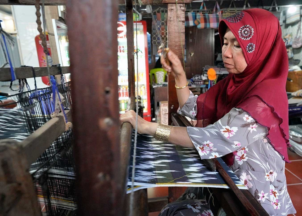 Ткацкая деревня Чауфонг (община Чауфонг) — объект культурного туризма народа чам, где туристы знакомятся с традиционным искусством ткачества парчи и узнают о жизни общины чамов (Фото: ВИА)