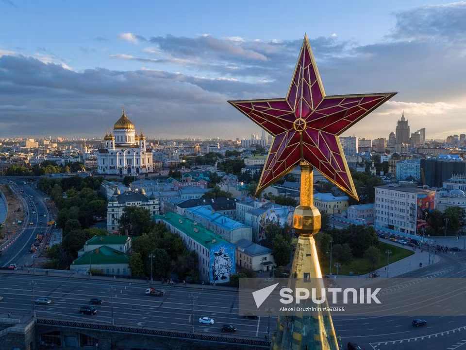 Звезда на вершине Спасской башни Московского Кремля (Фото: Спутник)