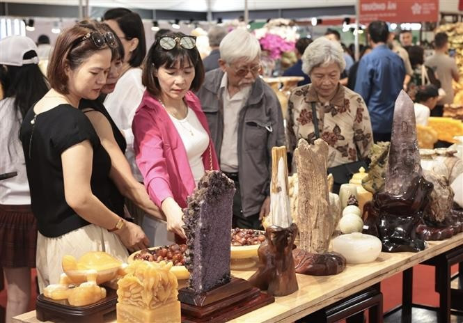 Разнообразие изделий из драгоценных камней (Фото: ВИА)