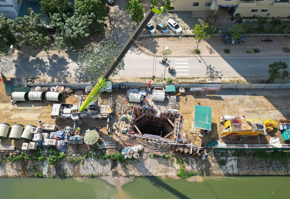 Система машин AVN использует автоматизированную технологию подземного продавливания с точным лазерным позиционированием по оси трассы при прокладке подземных трубопроводов на глубине 12–15 м (Фото: ВИА)