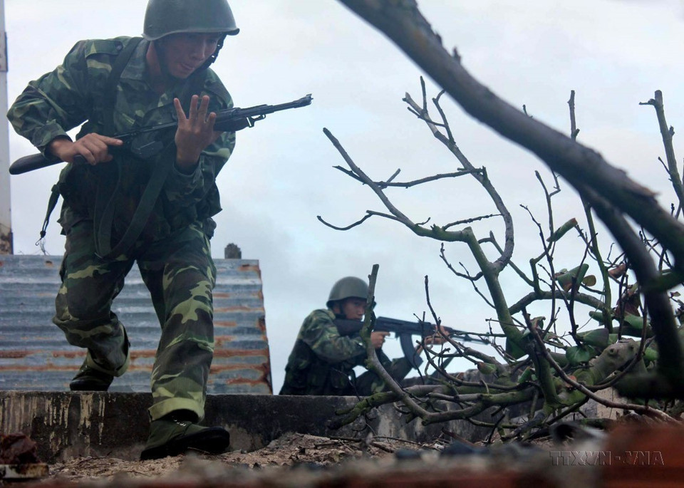 Боец на острове Анбанг тренируется к боевым действиям (Фото: ВИА)
