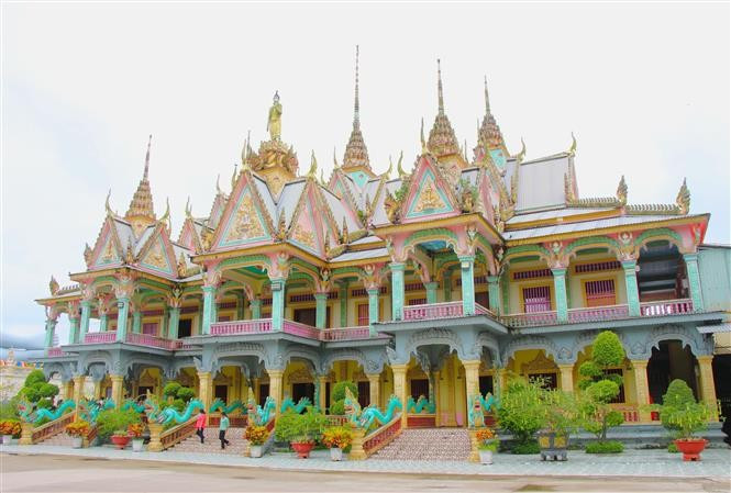 Здание Сала, где проходят важнейшие религиозные церемонии и мероприятия (Фото: ВИА)