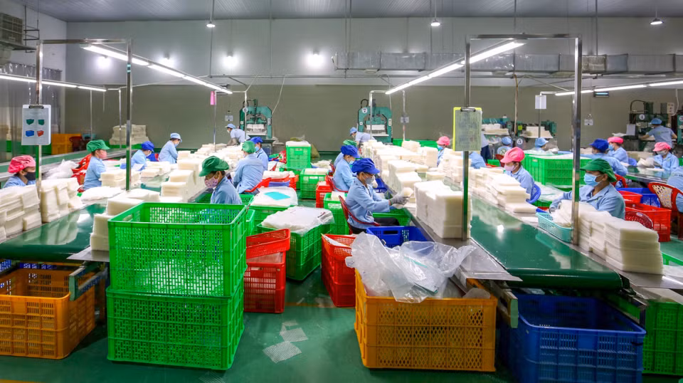 Рисовая бумага компании Tan Nhien Co., Ltd. получила сертификат Halal JAKIM, строго соблюдая исламские нормы шариата в отношении сырья, производственного процесса и контроля качества (Фото: ВИА)
