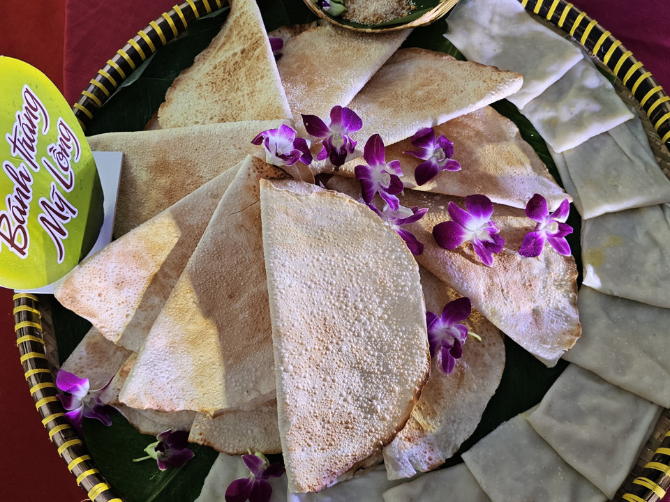 Знаменитая ароматная, вкусная, хрустящая и сладкая рисовая бумага Милонг из провинции Бенче (Фото: ВИА)