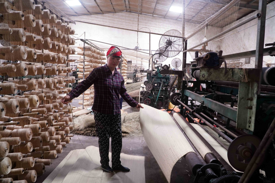 Несмотря на множество исторических испытаний, ремесло ткачества циновок из ситника сохраняется и развивается по сей день (Фото: ВИА)