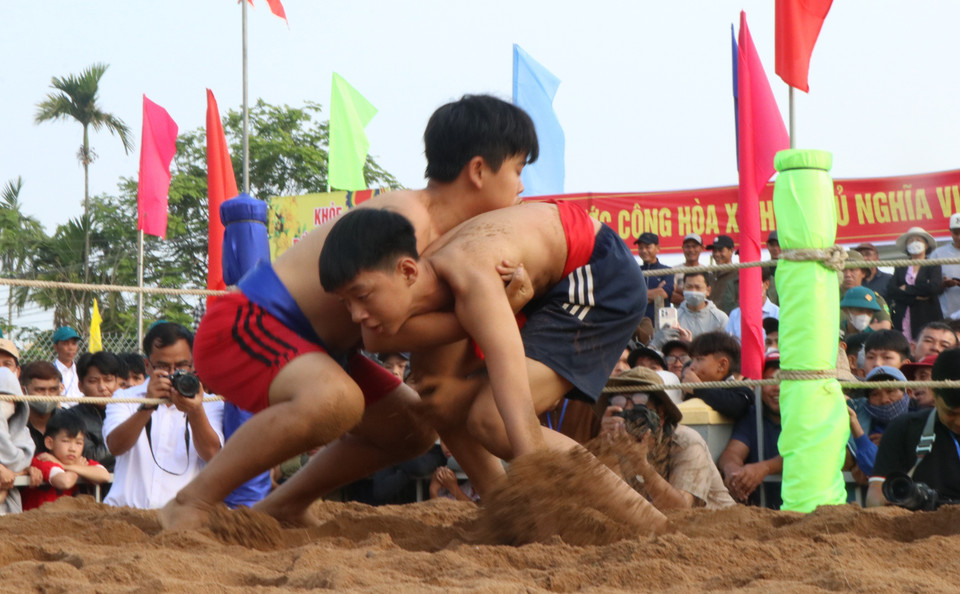 Борцовский праздник является возможностью для молодёжи укреплять здоровье, закалять волю и сохранять традиции, оставленные предками (Фото: ВИА)