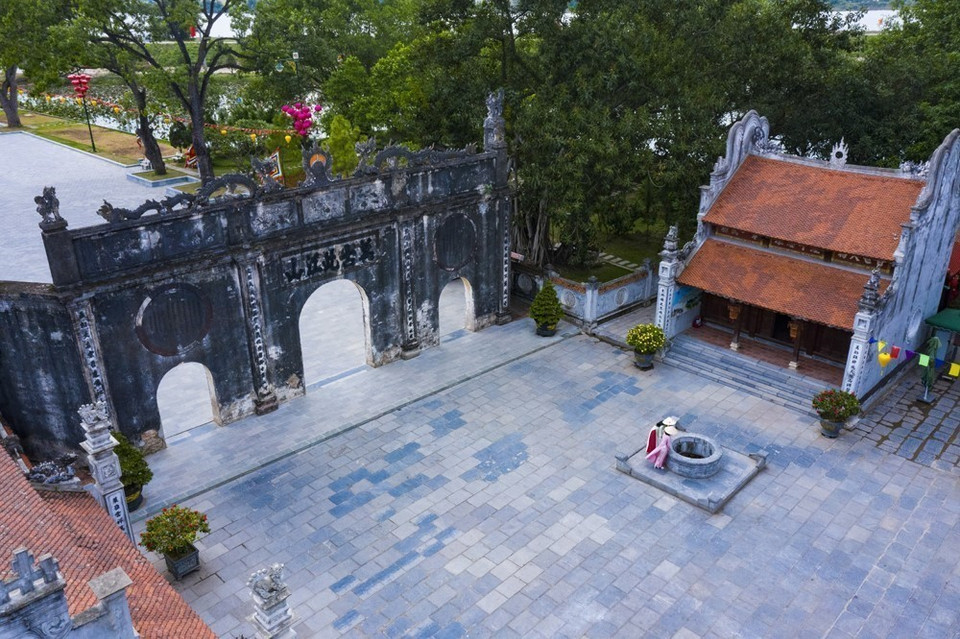 Во внутреннем дворе храма Кьепбак находится древний источник Нгок, вода в котором никогда не иссякает (Фото: ВИА)