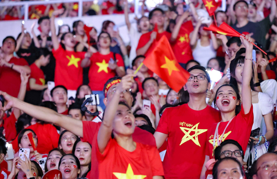 Политико-художественная программа «Родина в сердце», посвящённая 80-летию Августовской революции и Национального праздника 2 сентября, подарила глубокое эмоциональное путешествие, соединив героическую память прошлого с устремлённостью настоящего и будущего (Фото: ВИА)