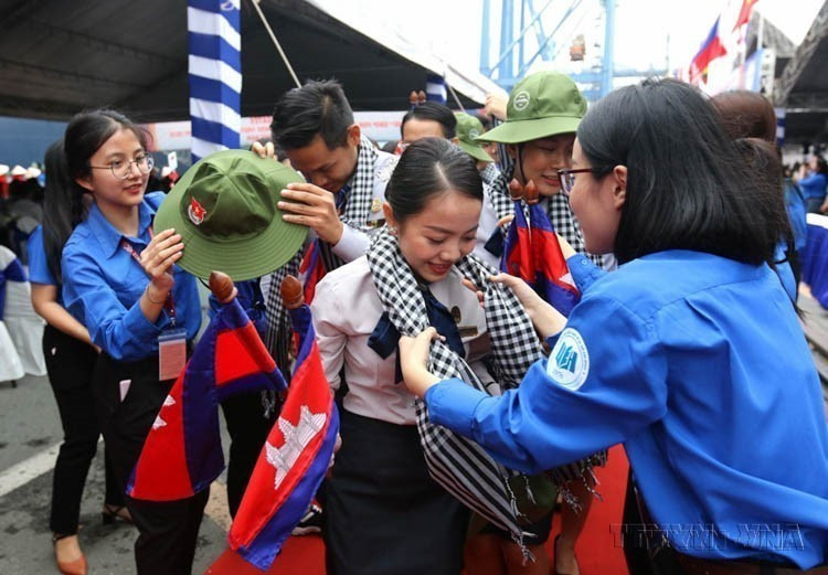Церемония встречи Корабля молодёжи Юго-Восточной Азии и Японии (The Ship for Southeast Asian Youth Program — SSEAYP) в порту Хиепфыок (г. Хошимин). Эта программа является формой сотрудничества между правительствами 10 стран-членов АСЕАН и правительством Японии с целью укрепления дружбы и обменов между молодёжью стран АСЕАН и Японии (10 ноября 2019 г.) (Фото: ВИА)