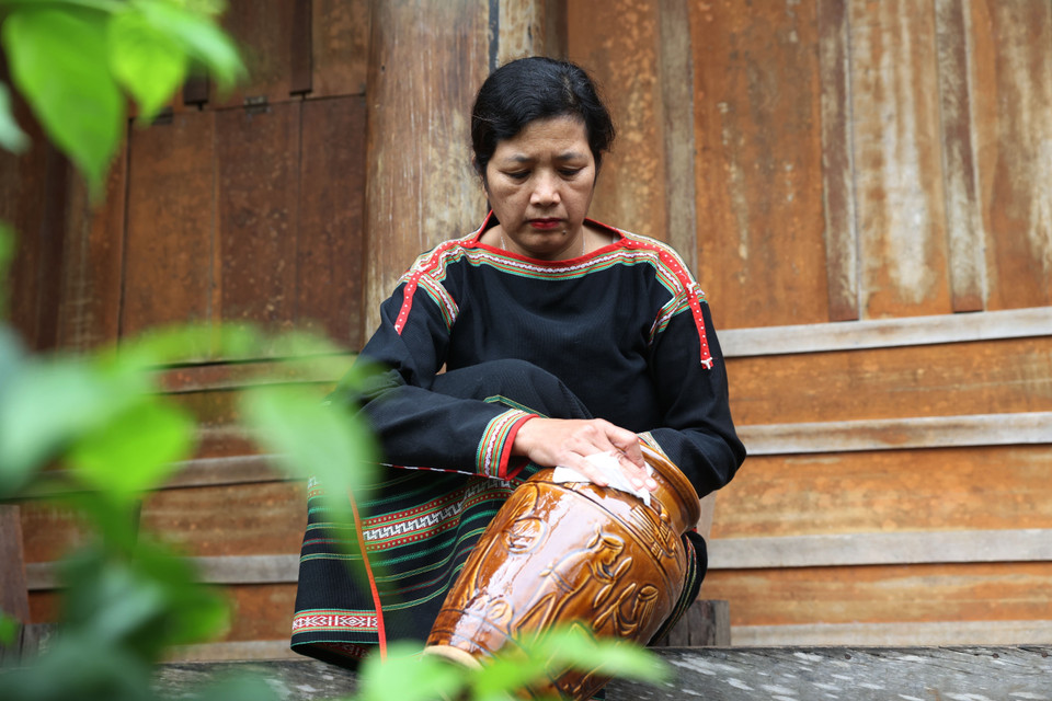 Для народа Эде кувшины – это ценное имущество, которое накапливается и передается из поколения в поколение для сохранения (Фото: ВИА)
