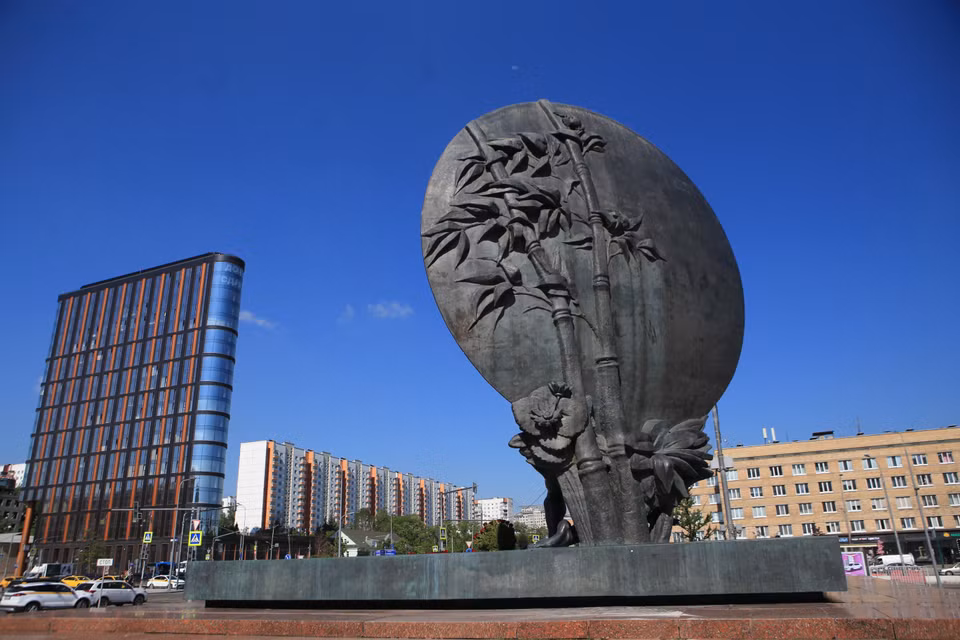 Площадь Хо Ши Мина, расположенная рядом со станцией метро «Академическая» в Юго-Западном административном округе Москвы, Российской Федерации (Фото: ВИА)