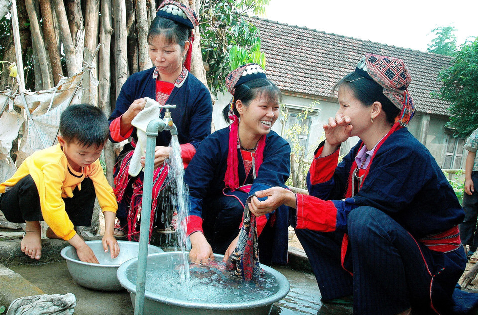 Чистая вода поступает в деревню Ван-нон, коммуна Луксон (Фото: ВИА)